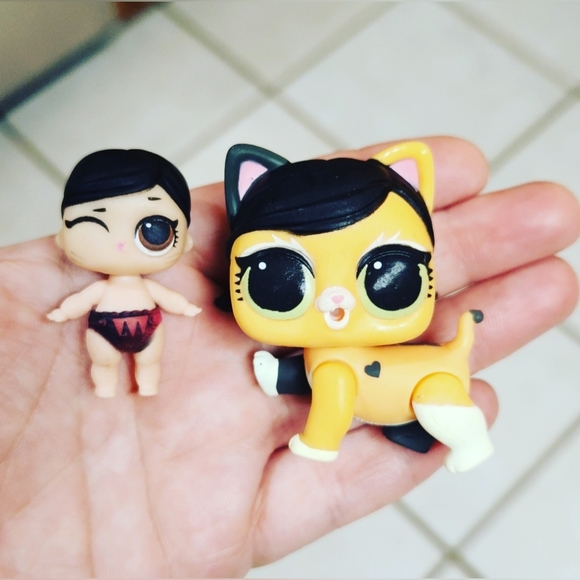 LOL Surprise Dolls Series 2 Lil Sisters Lil Fanime & Pet Fuzzy Fan - Picture 1 of 7